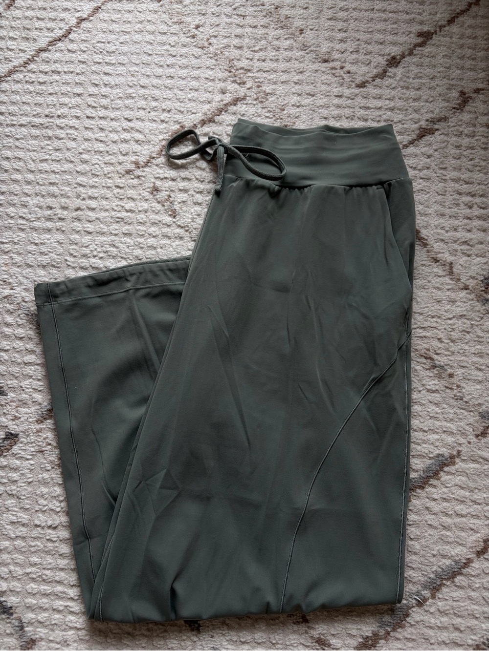 Lululemon Groove Low-Rise Relaxed Wide-Leg Pant Size 12